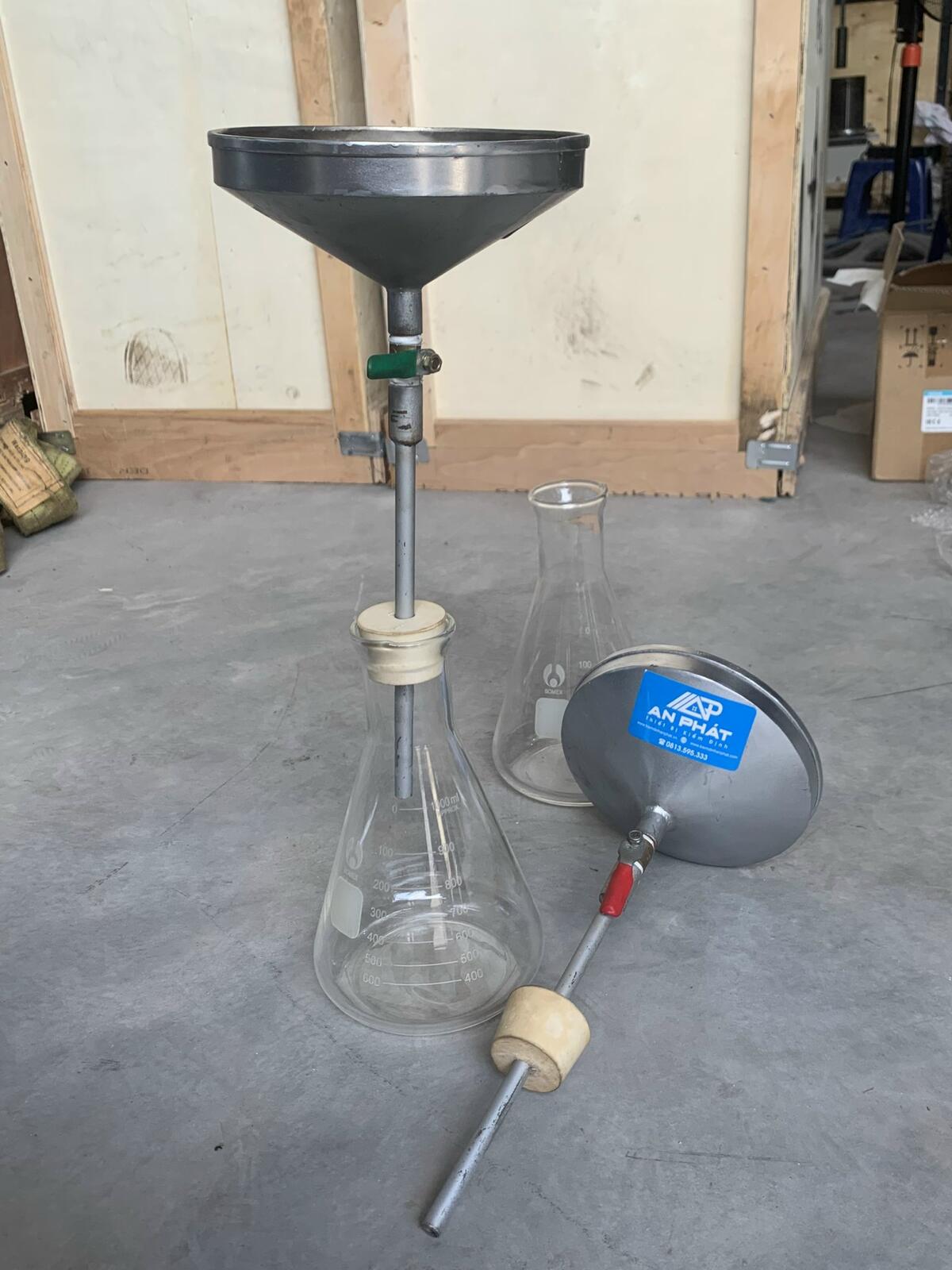 Phễu xác định khả năng giữ độ lưu động vữa tươi