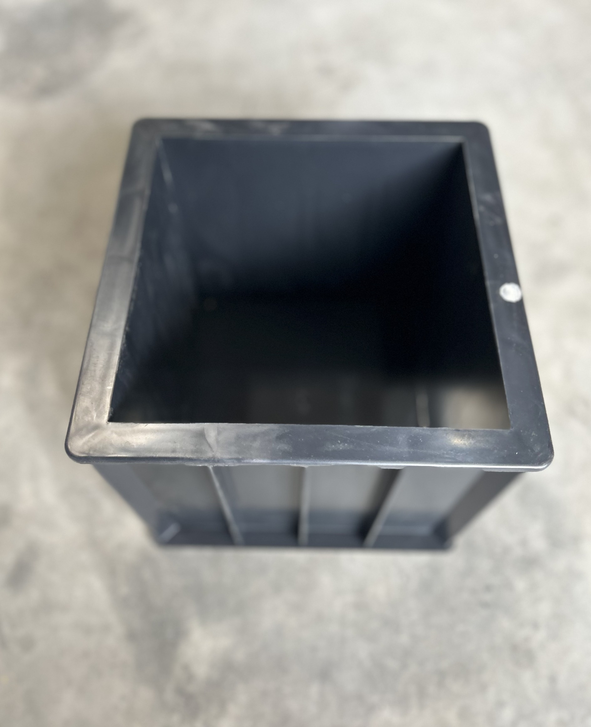 Khuôn nhựa đúc mẫu bê tông 200mm