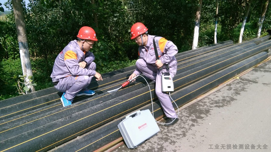 Máy kiểm tra khuyết tật màng sơn