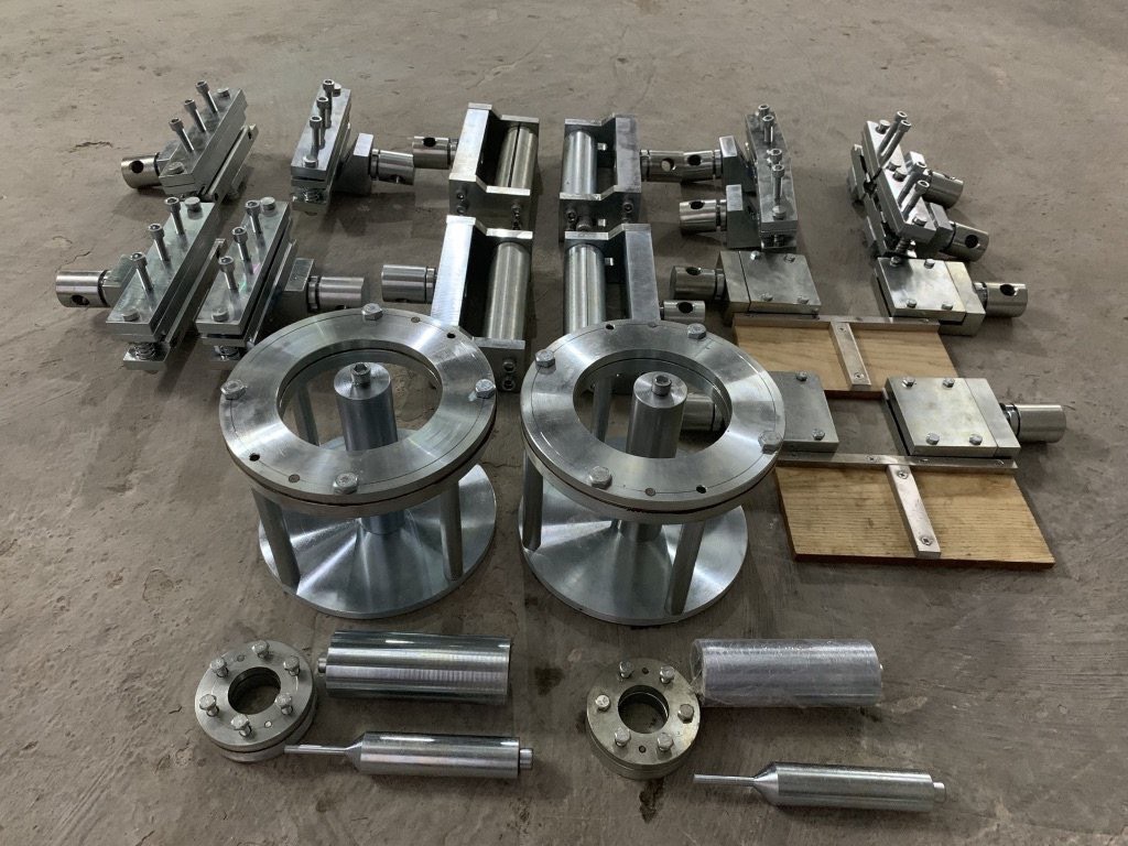 Ngàm kéo xé rách hình thang vải địa