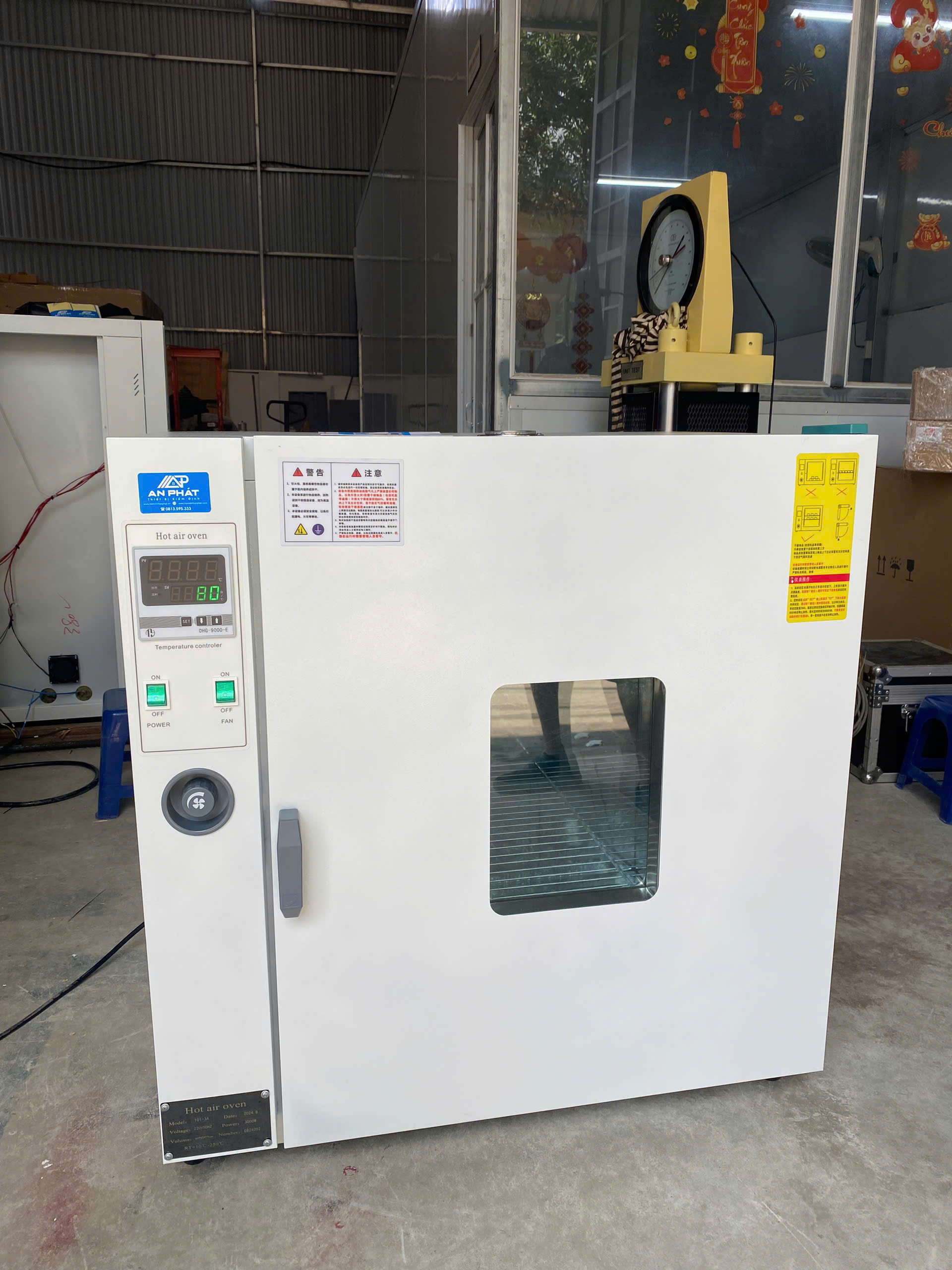 Tủ sấy mẫu thí nghiệm 250 độ C 225L Cao Cấp