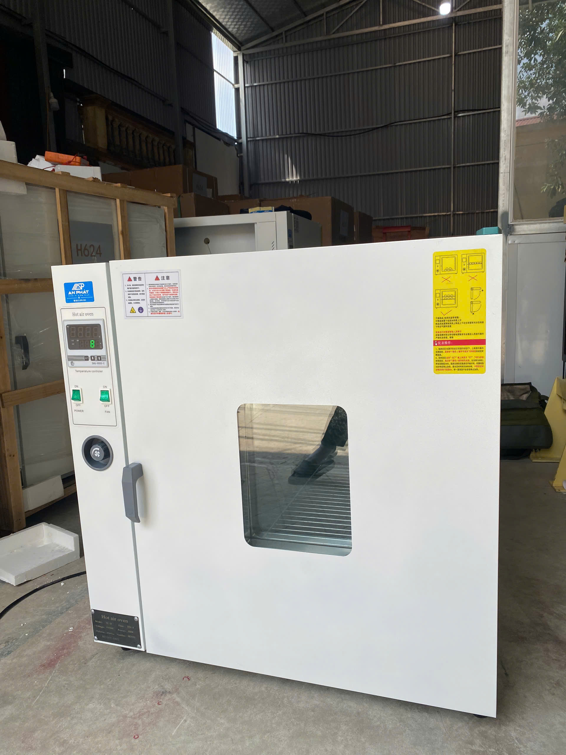 Tủ sấy mẫu thí nghiệm 250 độ C 225L Cao Cấp