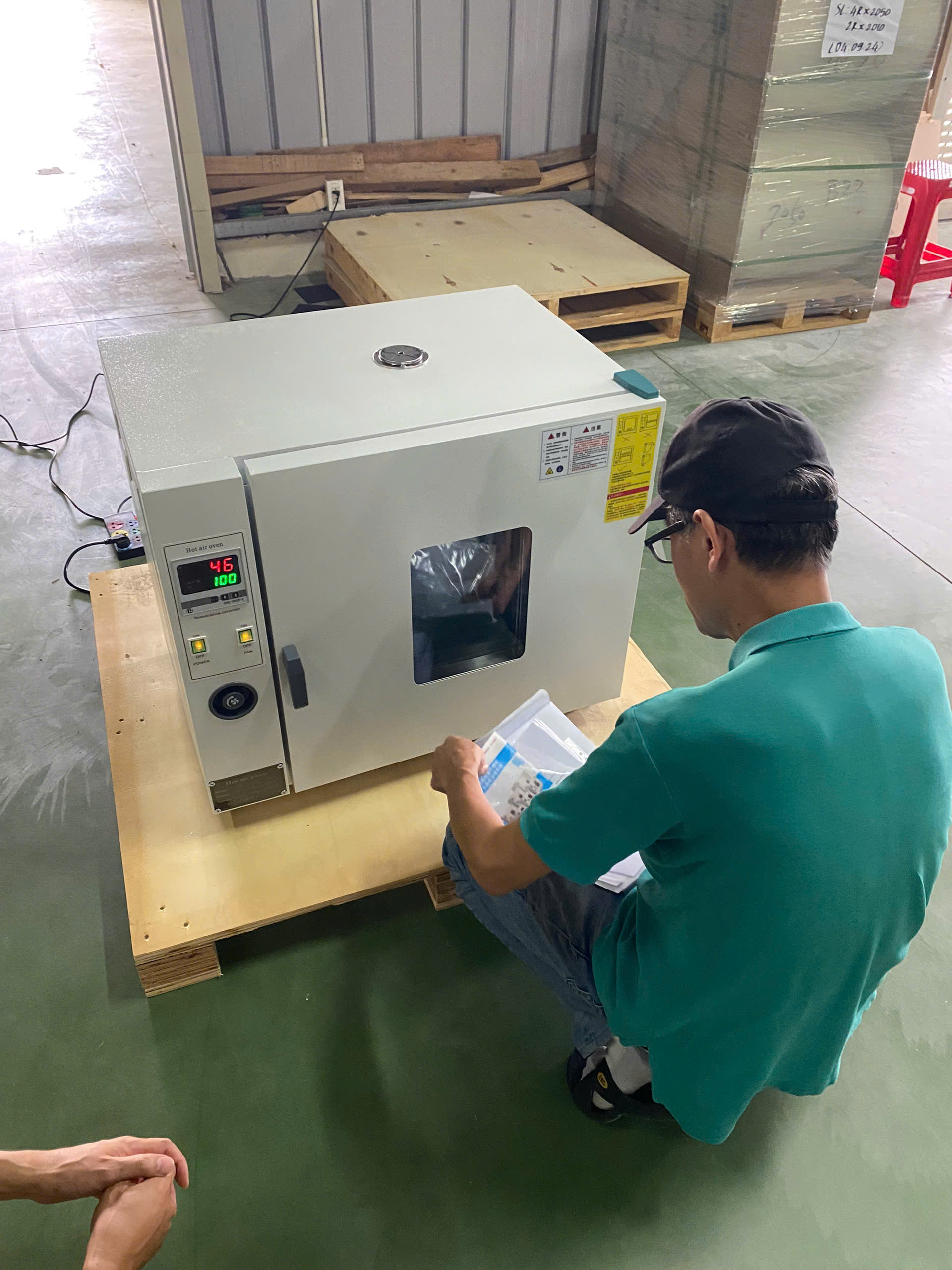 Tủ sấy mẫu thí nghiệm 250 độ C 225L Cao Cấp