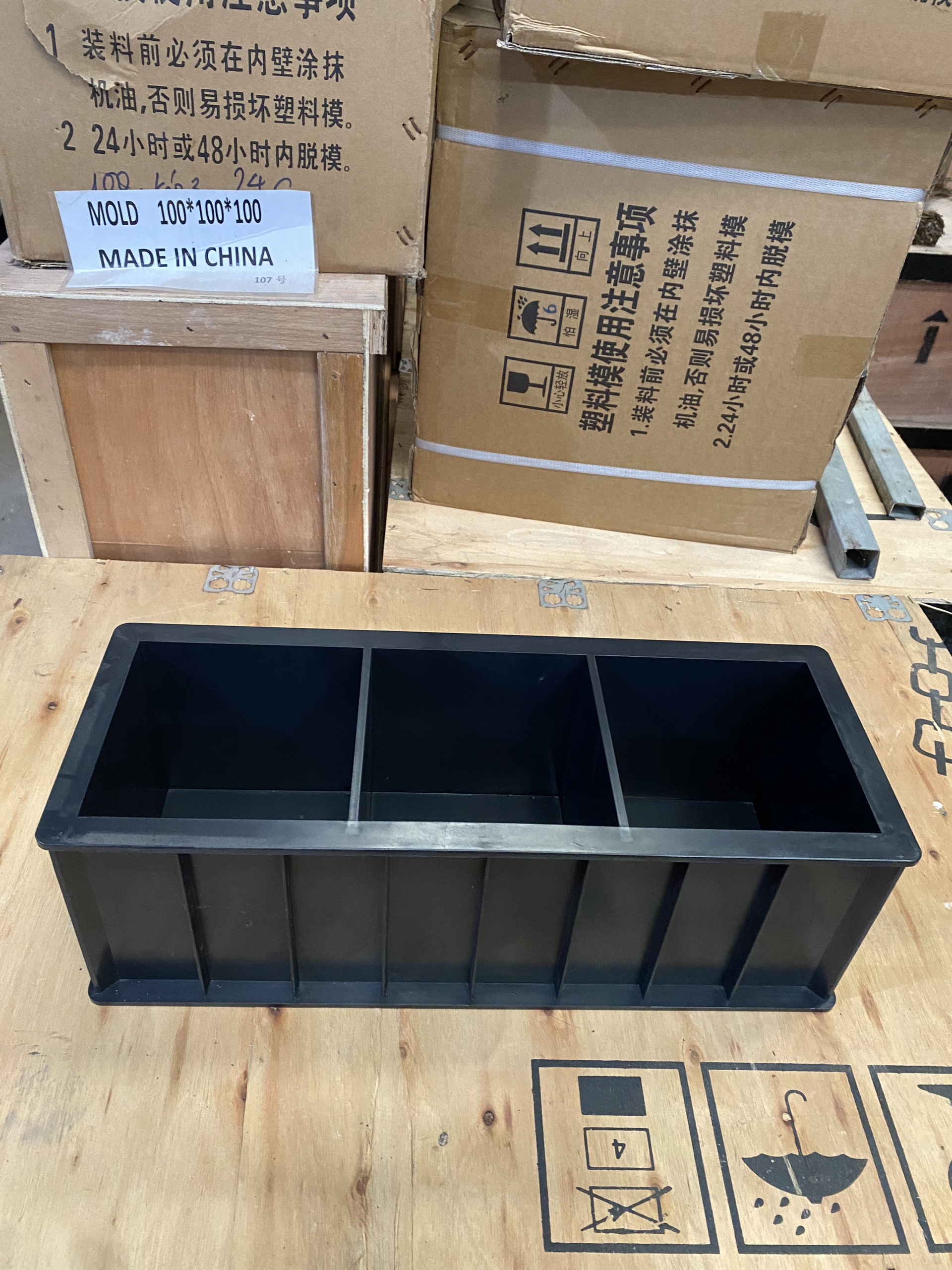 Khuôn đúc mẫu bê tông 150x150x150mm kép 3 bằng nhựa - Ảnh 3